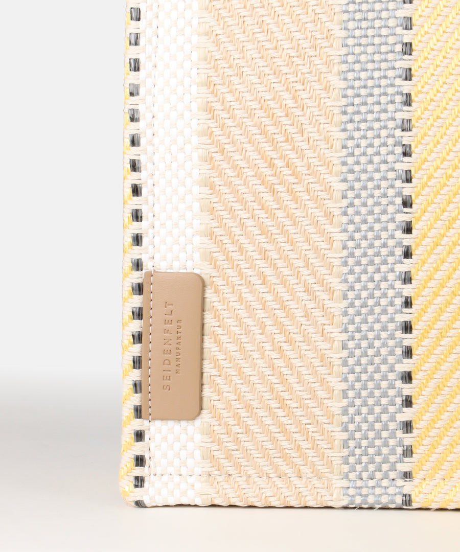 Fair produzierter Shopper Seidenfelt Hulu Beige gestreift