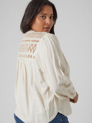 10297222Bluse mit Spitze Ayoe - Wildflowers42Creme