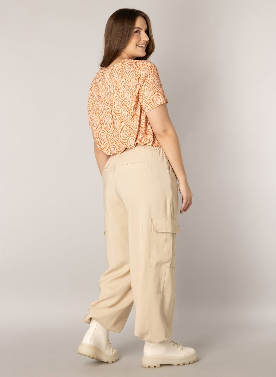 A004395Shirt mit orangem Muster Yesta Harvin - Wildflowers46Creme/orange
