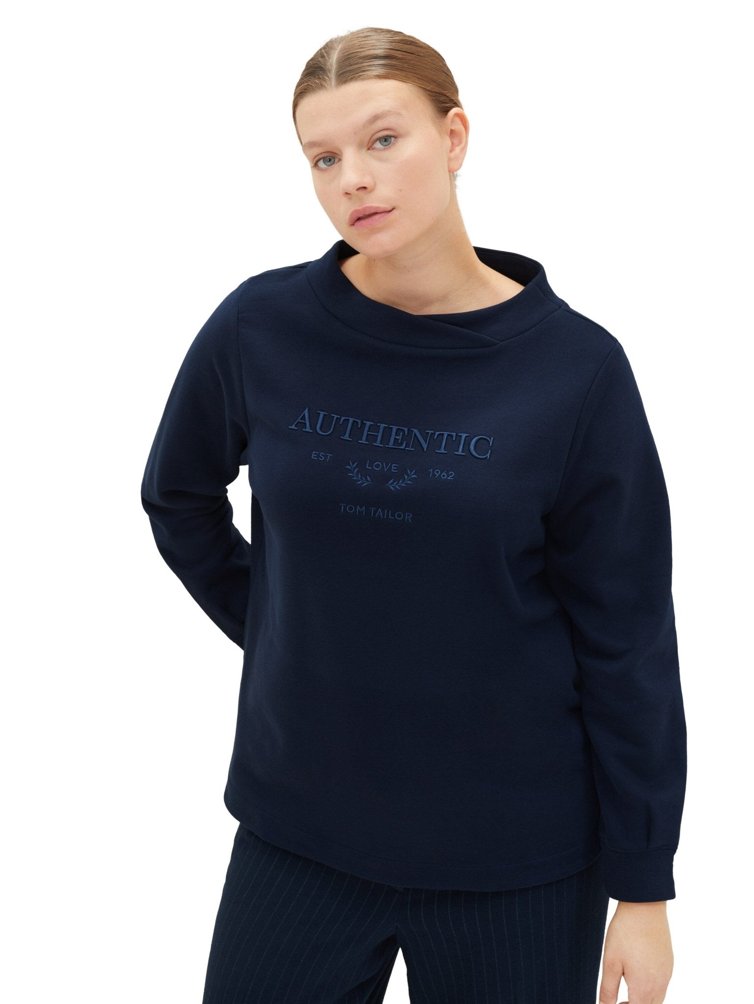 1040048Sweatshirt Dunkelblau mit Stickerei „Authentic“ - Wildflowers44Dunkelblau